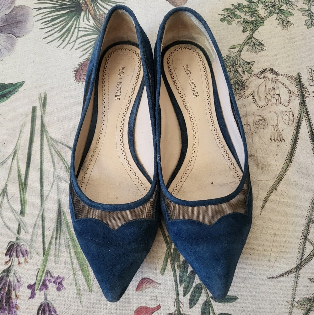 Pour La Victoire Blue Suede Scalloped Pointed Toe Flats US 6